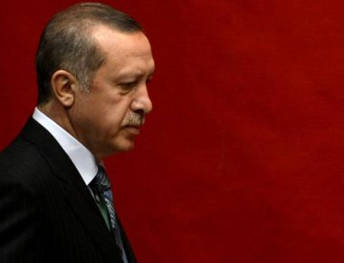 «Ξεσαλώνει» ο Ερντογάν μετά το δημοψήφισμα - Σε διαθεσιμότητα 9.103 αστυνομικοί για σχέσεις με τον Γκιουλέν